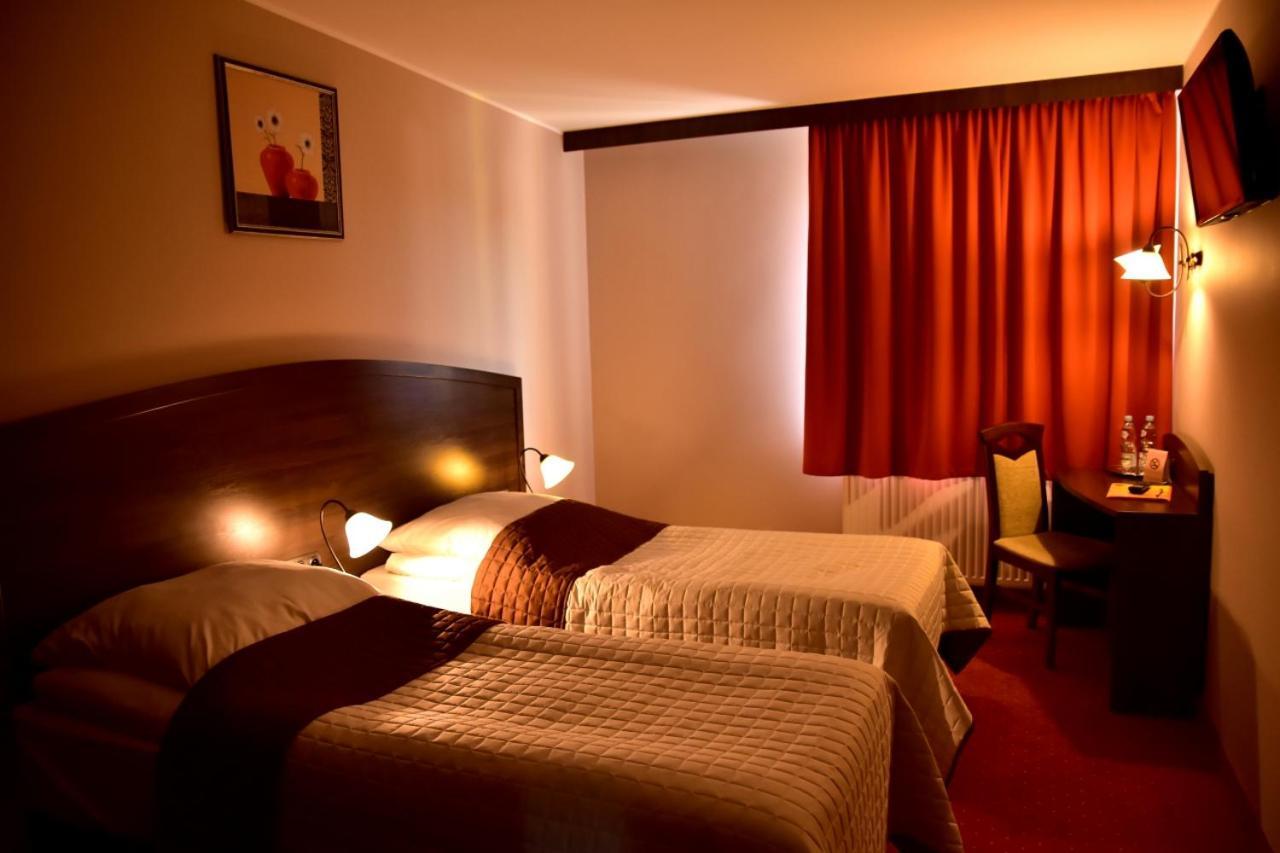 Hotel Nekla Buitenkant foto